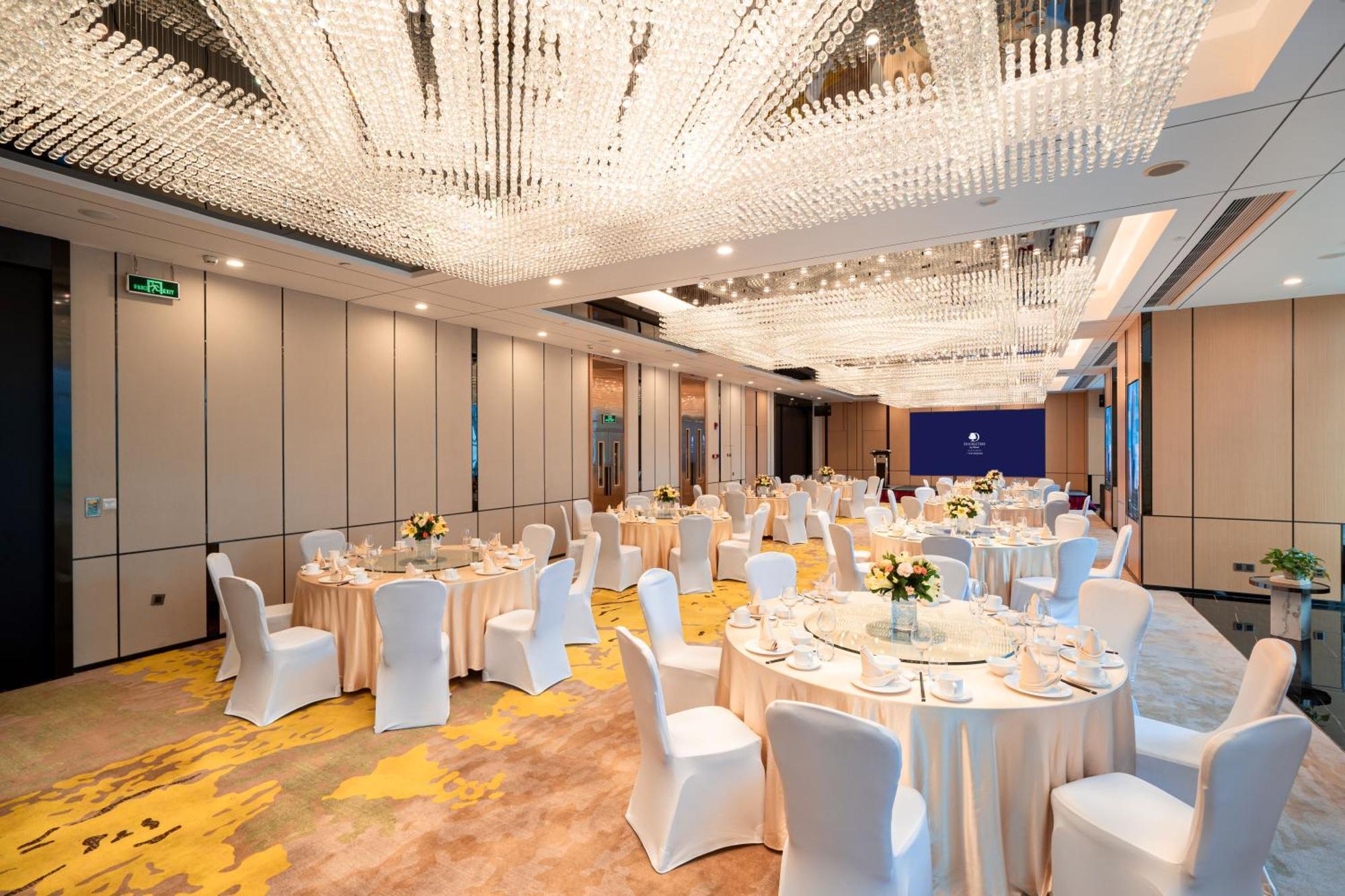 Doubletree By Hilton Guangzhou-Free Shuttle Bus To Canton Fair Complex & Overseas Buyer Registration Services During Canton Fair Period Bagian luar foto