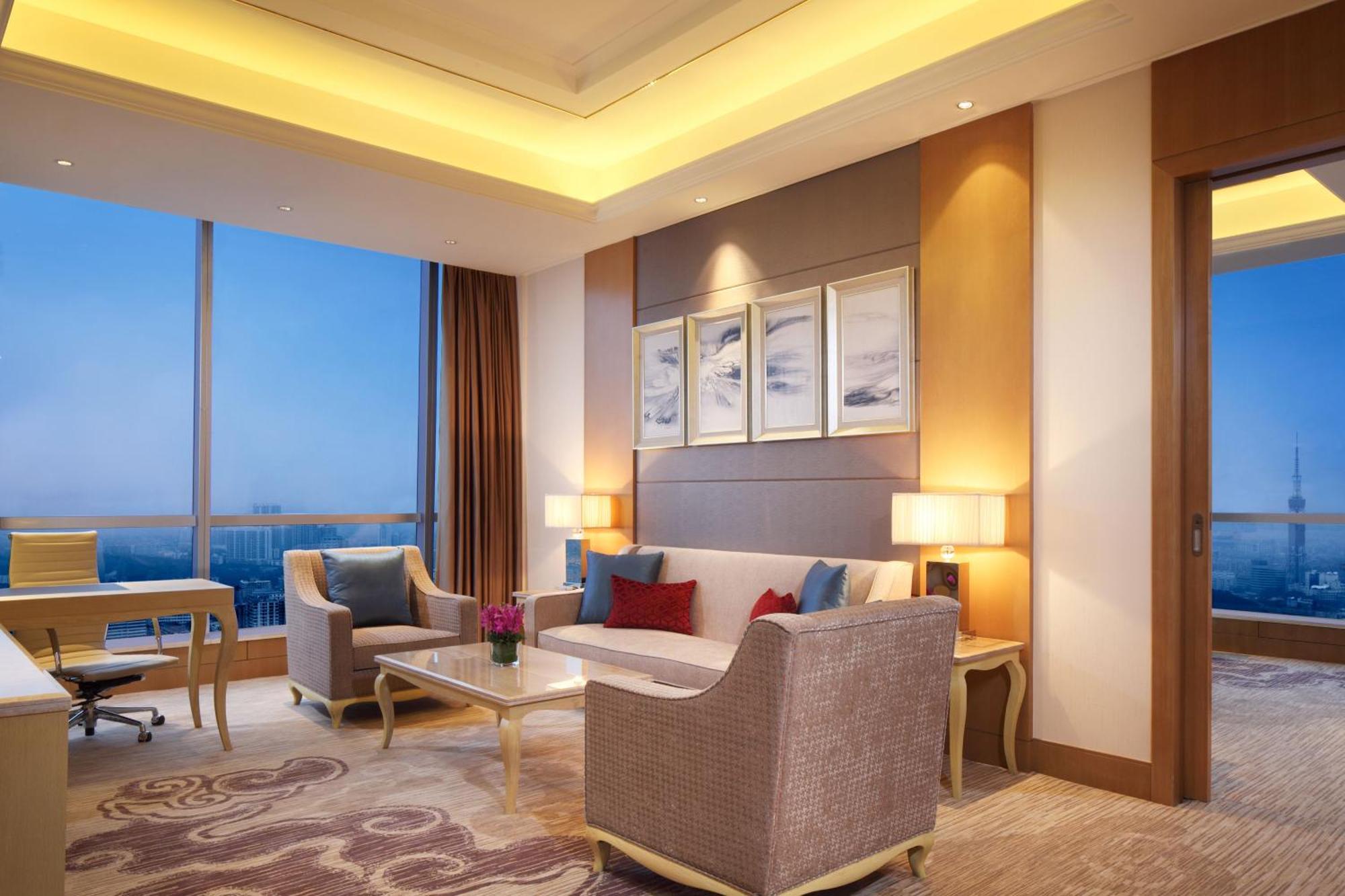 Doubletree By Hilton Guangzhou-Free Shuttle Bus To Canton Fair Complex & Overseas Buyer Registration Services During Canton Fair Period Bagian luar foto