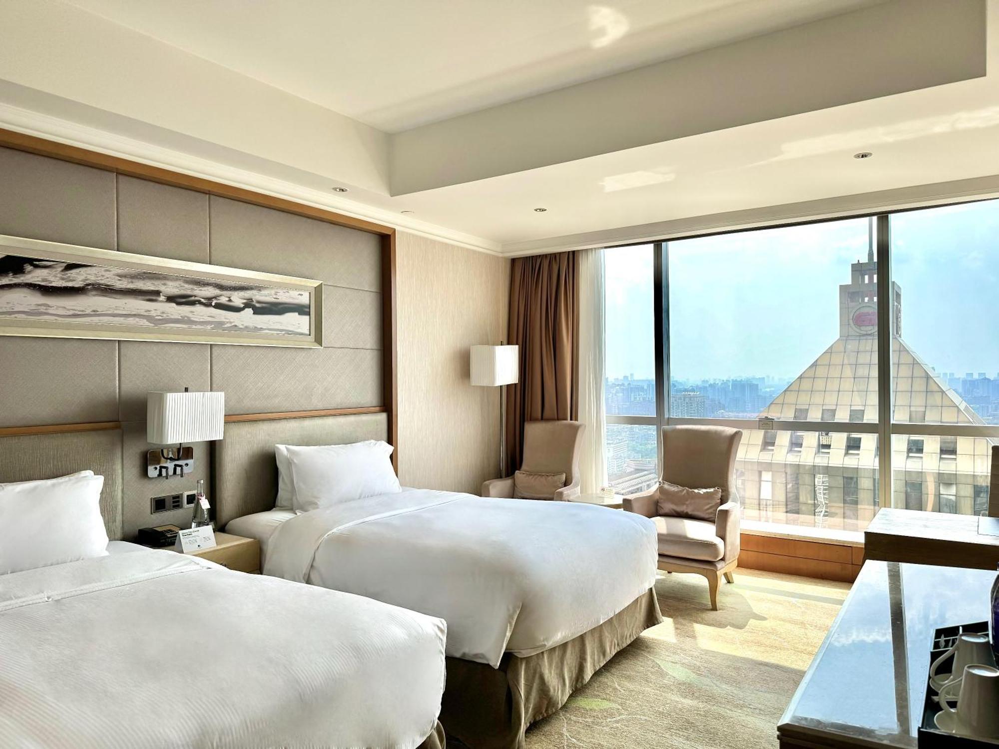 Doubletree By Hilton Guangzhou-Free Shuttle Bus To Canton Fair Complex & Overseas Buyer Registration Services During Canton Fair Period Bagian luar foto